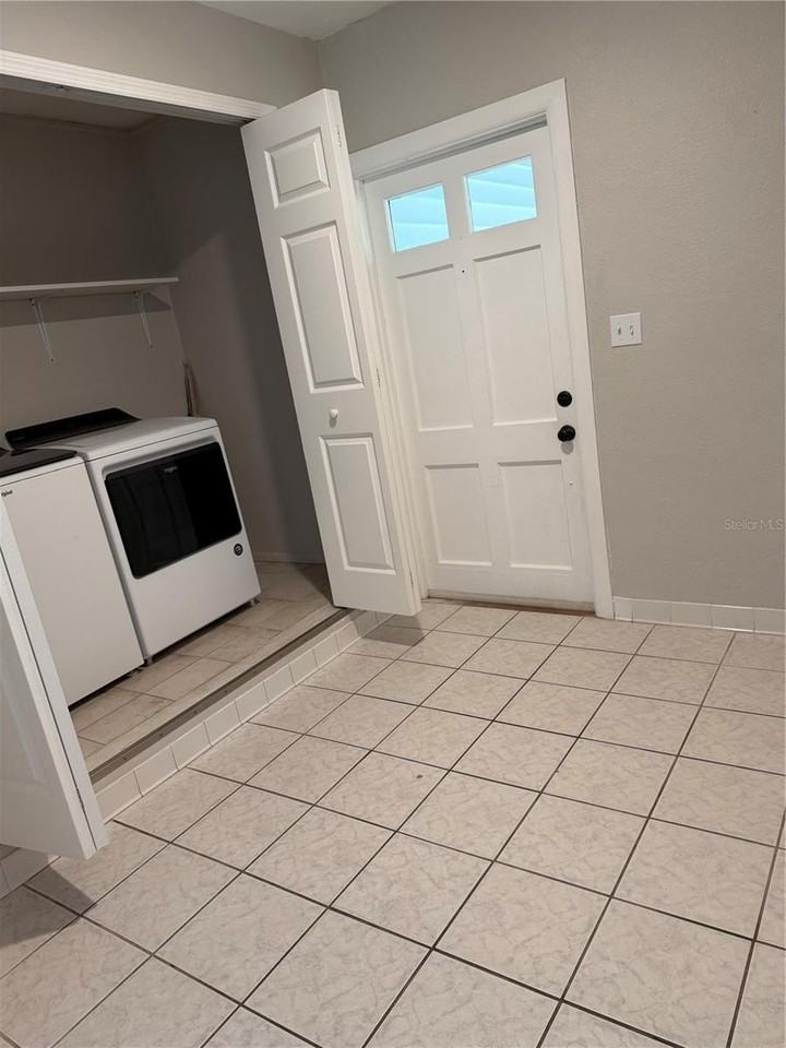 2419 Wells Ave - Photo 4 of 25