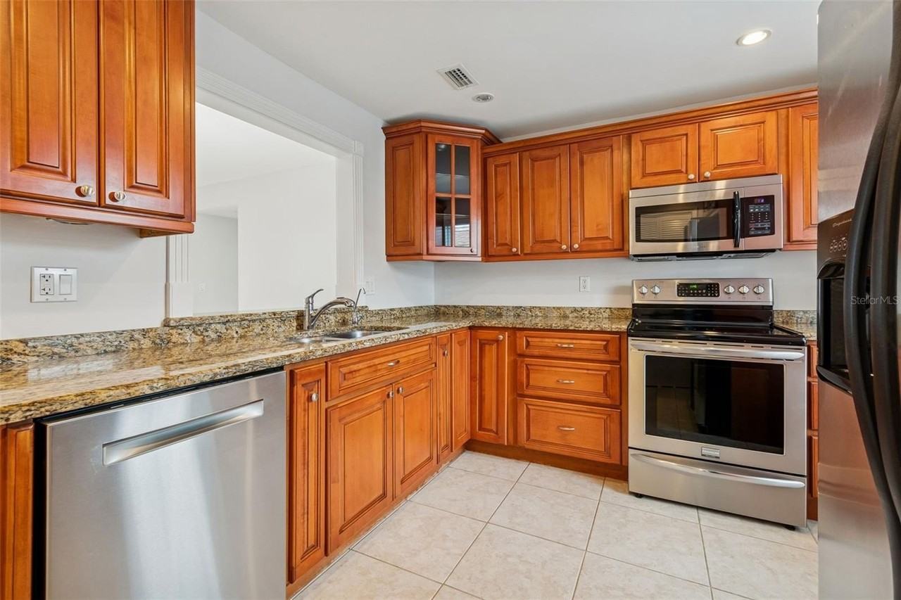10375 Carrollwood Ln #332 - Photo 6 of 39