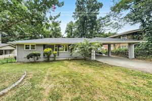 featured image of 2813 Battlecrest Dr
