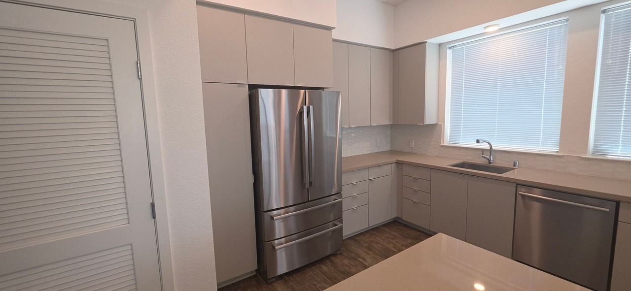 3658 Capitol Ave - Photo 3 of 28