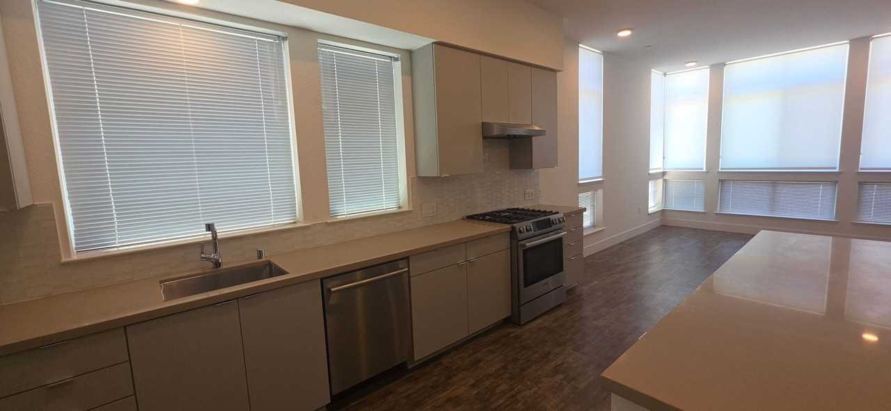 3658 Capitol Ave - Photo 4 of 28