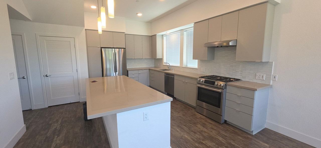 3658 Capitol Ave - Photo 5 of 28