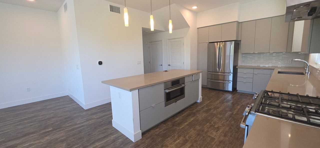 3658 Capitol Ave - Photo 6 of 28