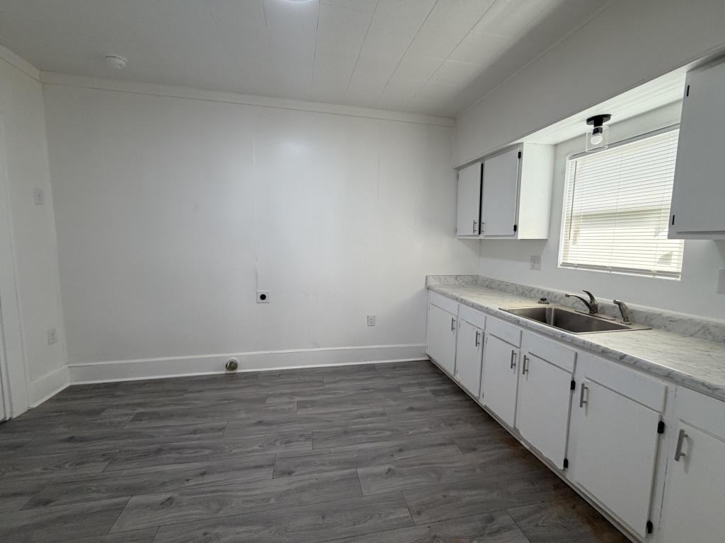 2115 Avenue F - Photo 4 of 12