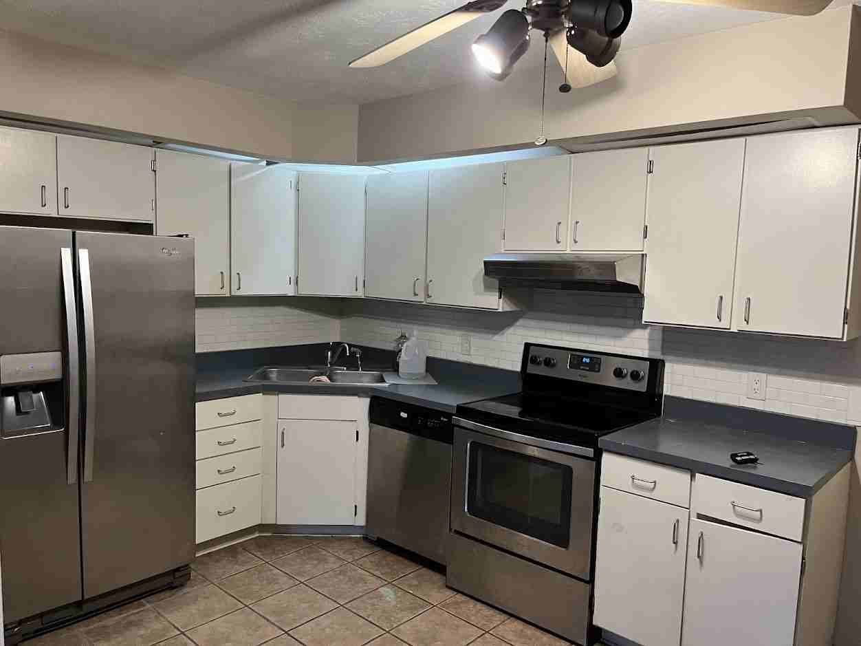 1546 Brookfield Ln #1546 - Photo 3 of 7