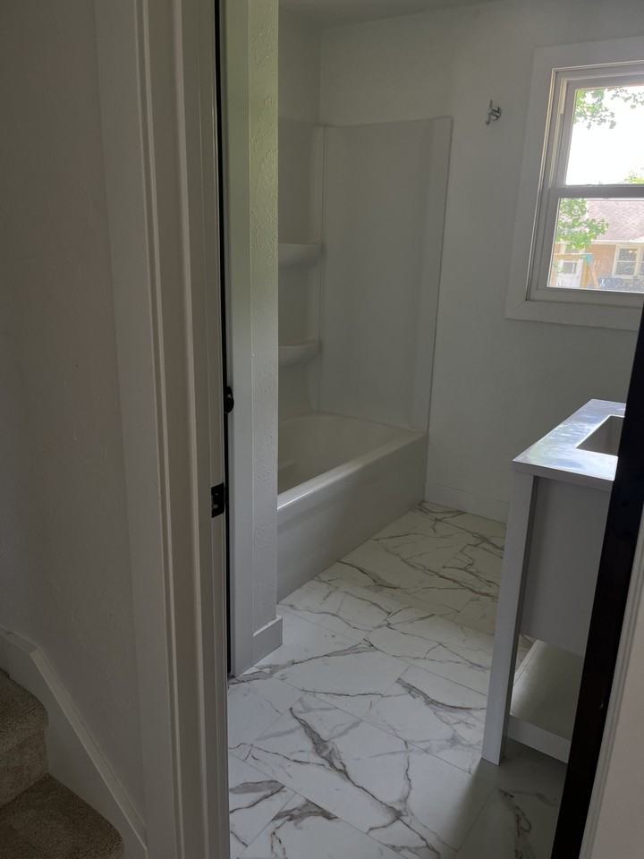 800 Glenhaven Ln - Photo 3 of 10