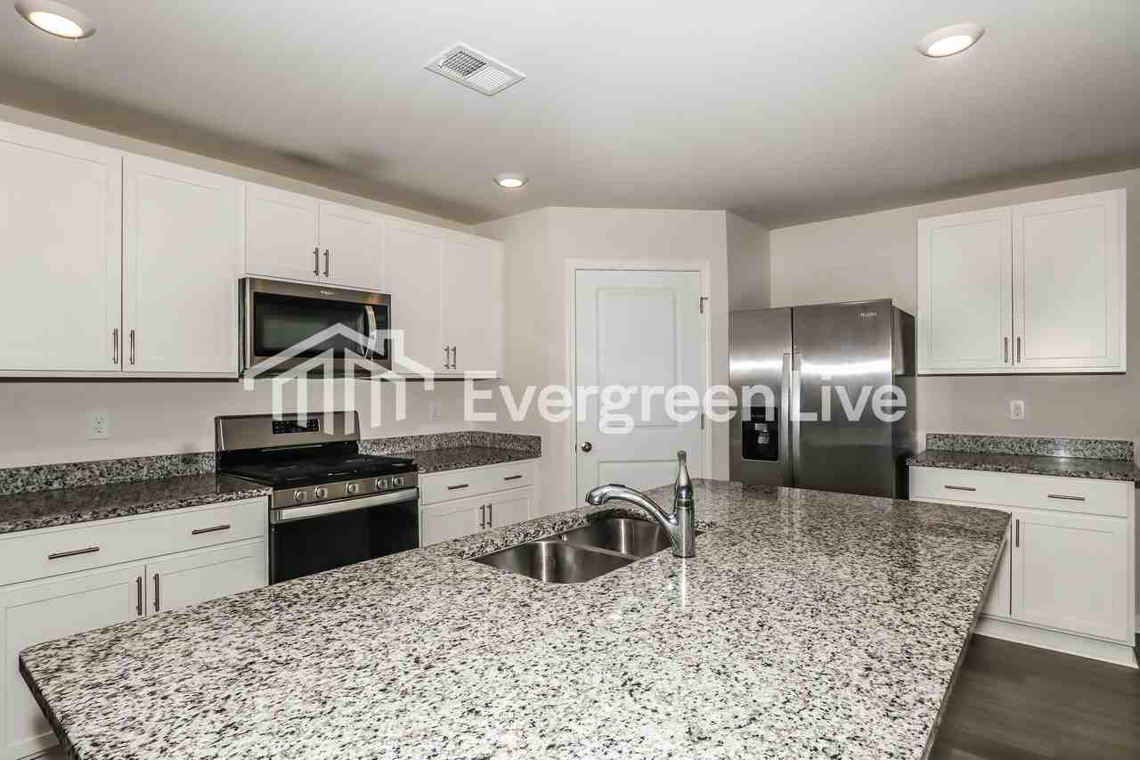 1181 Ridgeford Dr - Photo 3 of 15