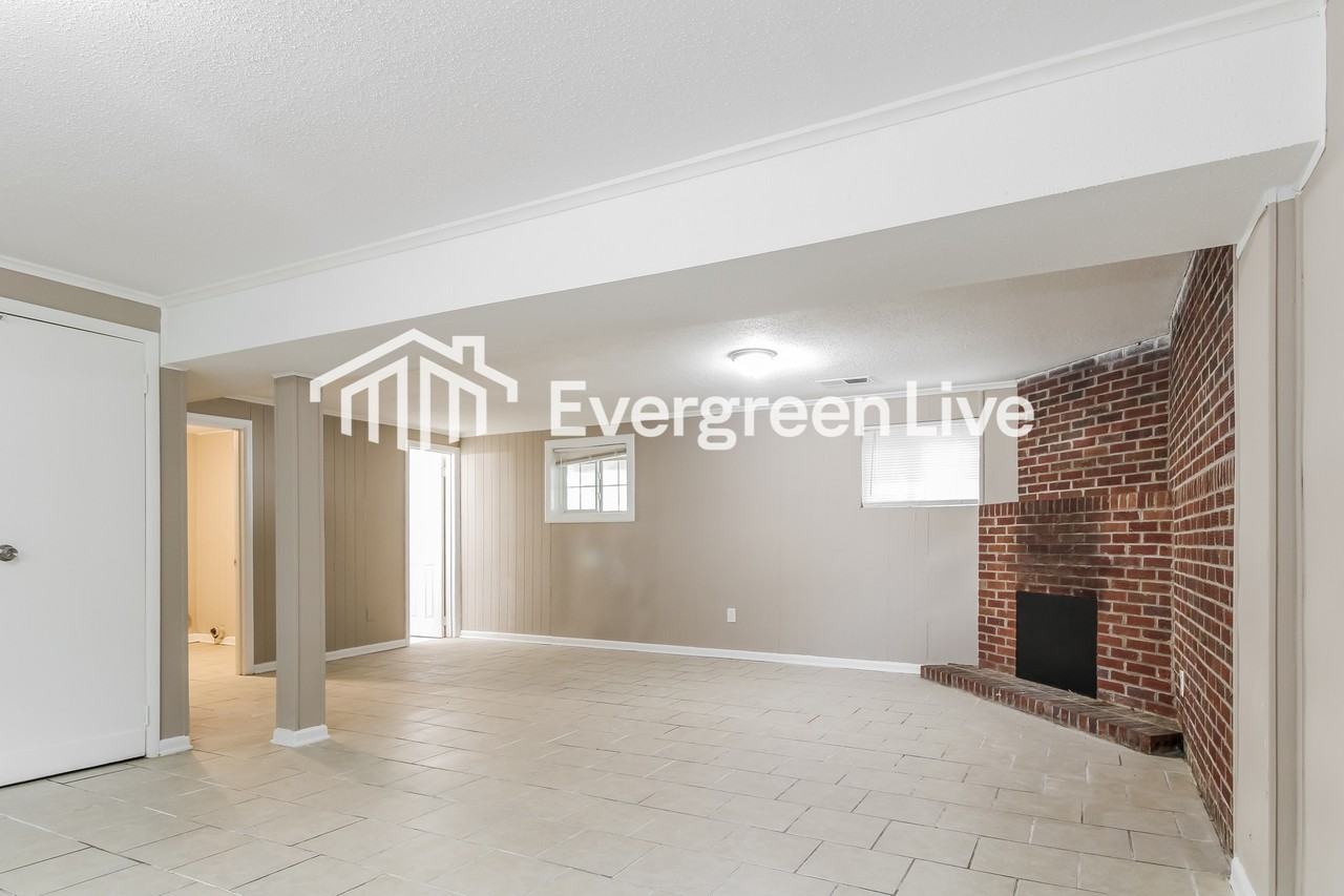 3241 Glen Logan Rd - Photo 4 of 10