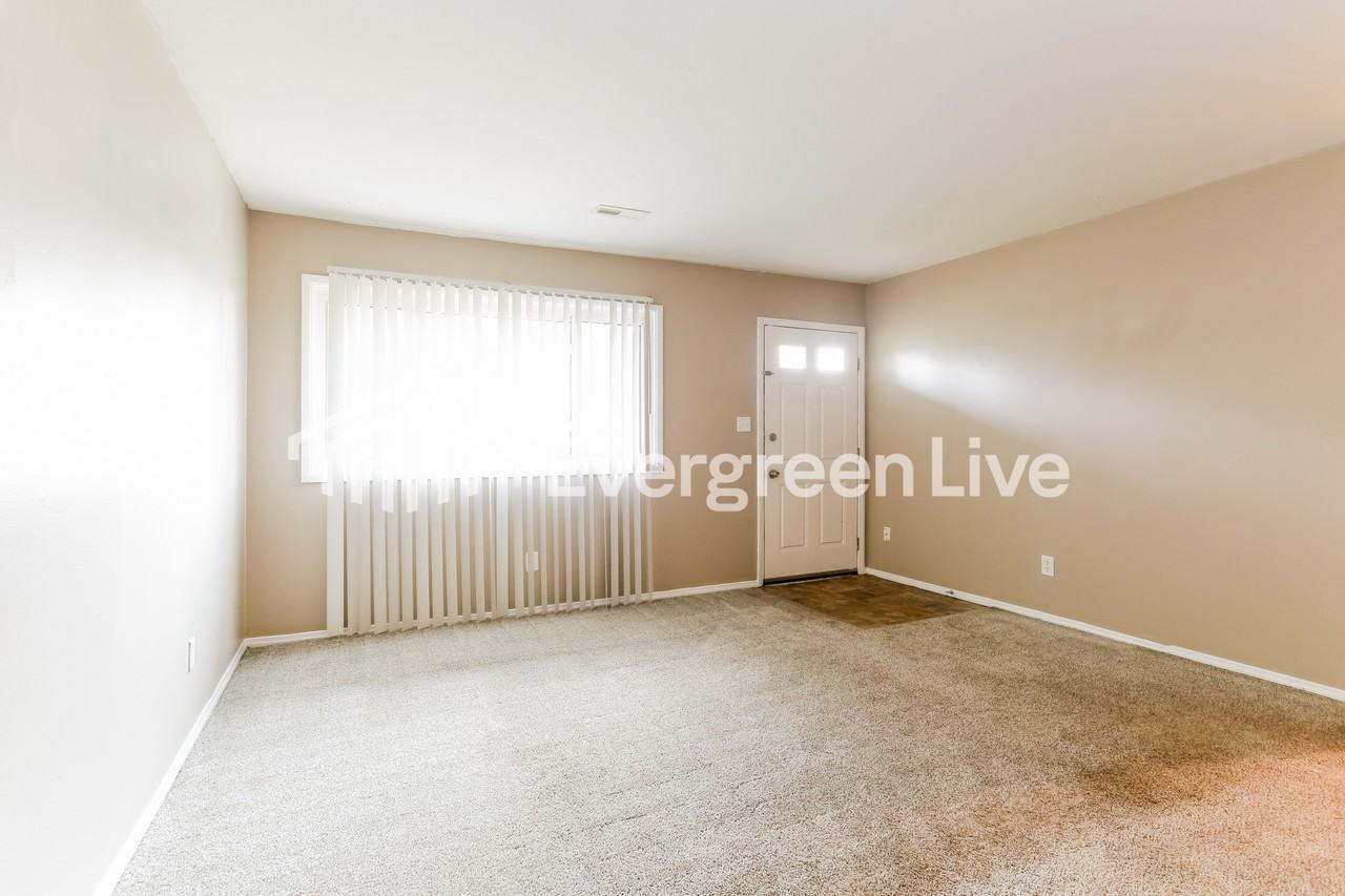 5304 Mapleridge Dr - Photo 3 of 15