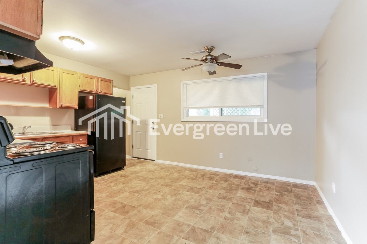 5304 Mapleridge Dr - Photo 4 of 15