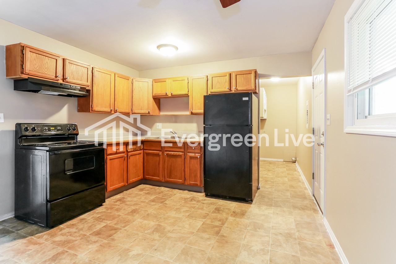 5304 Mapleridge Dr - Photo 5 of 15