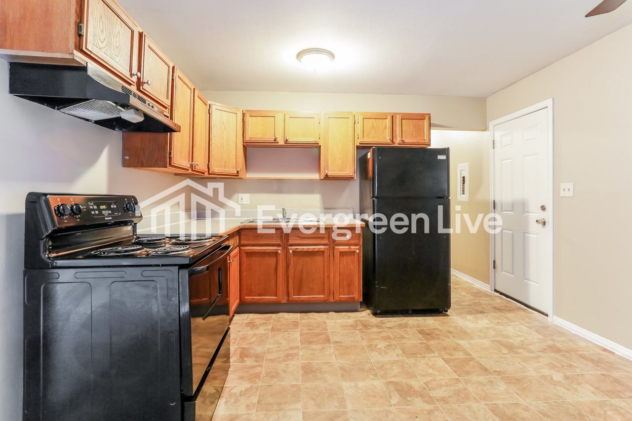 5304 Mapleridge Dr - Photo 6 of 15