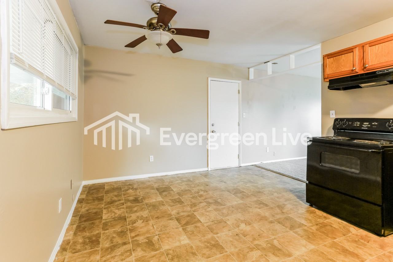 5304 Mapleridge Dr - Photo 7 of 15