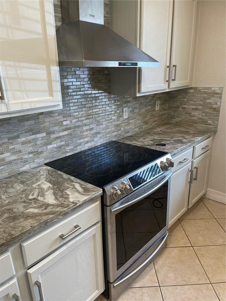 2847 South Evergreen Circle