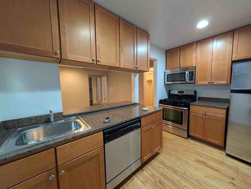 1828 W Lawrence Ave - Photo 2 of 10