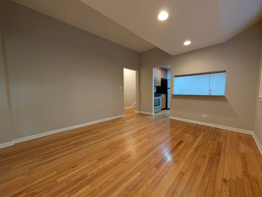 1828 W Lawrence Ave - Photo 7 of 10