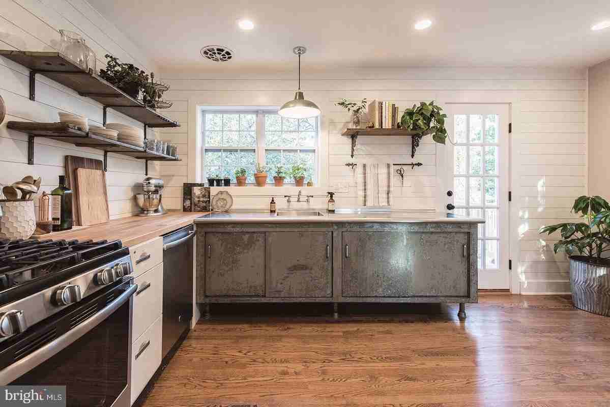 609 Ramsey St - Photo 3 of 3