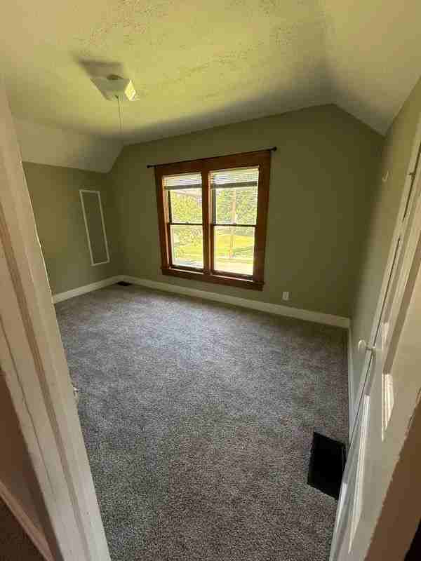 733 Oakwood Ave - Photo 2 of 7