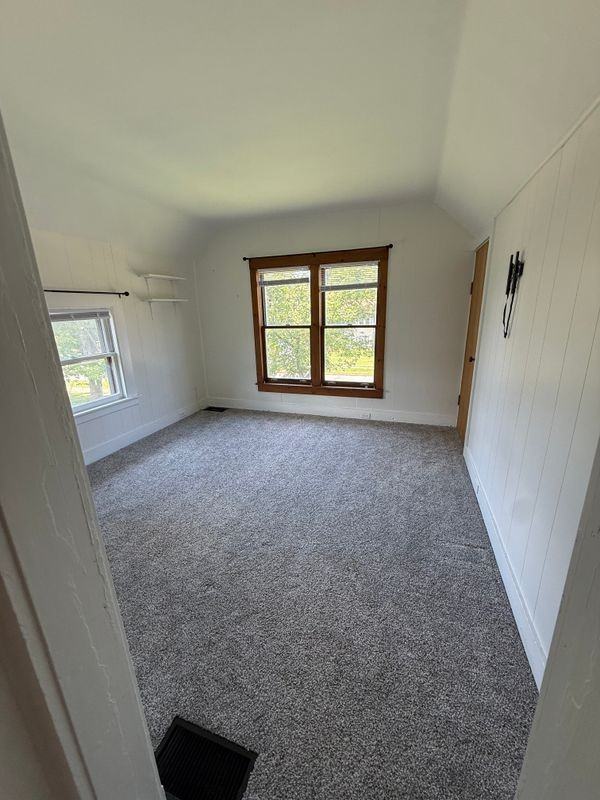 733 Oakwood Ave - Photo 3 of 7