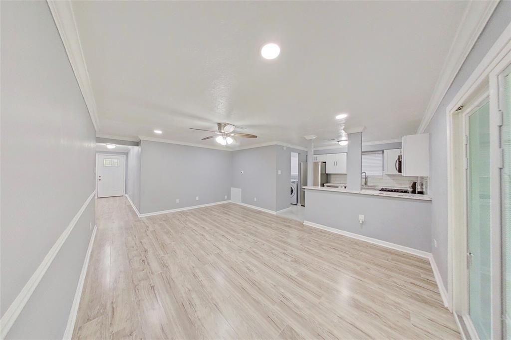 4002 Prudence Dr - Photo 3 of 7