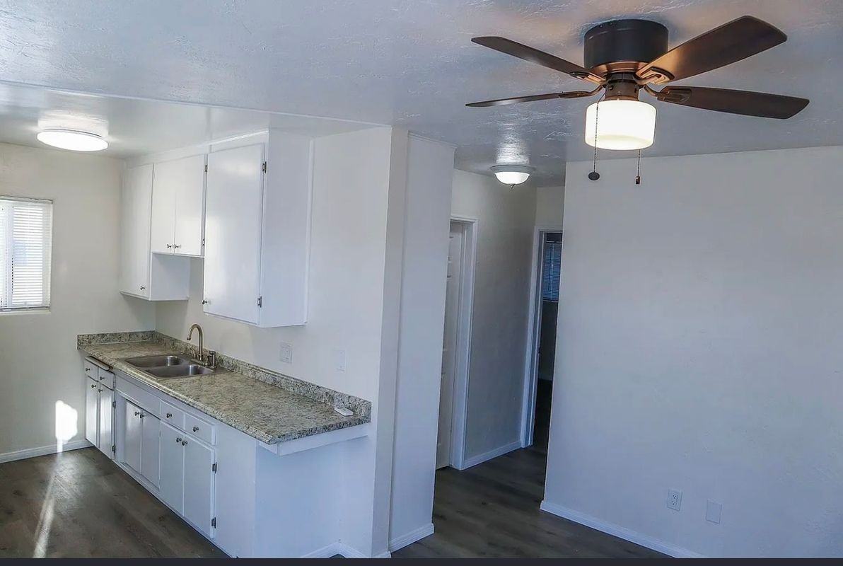 382 Vance St - Photo 3 of 7