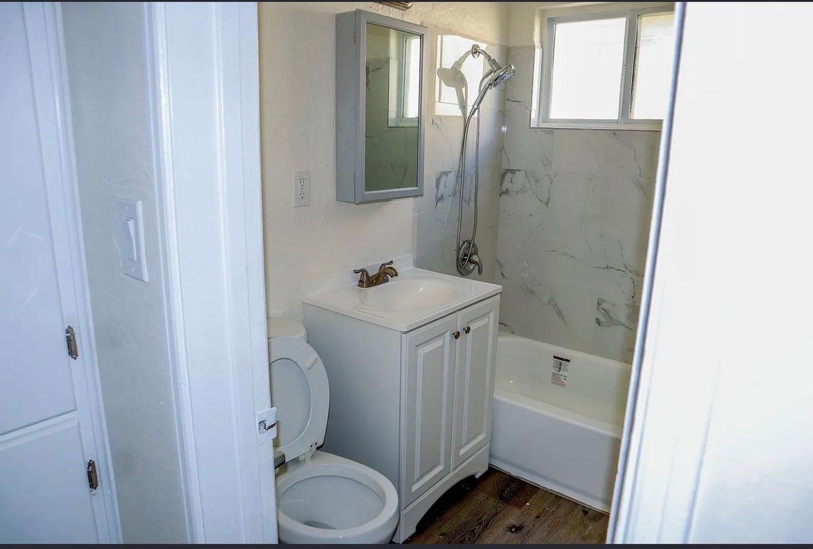 382 Vance St - Photo 4 of 7