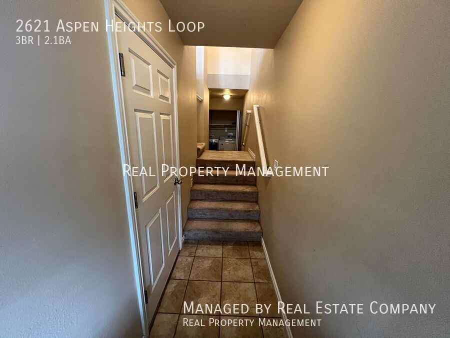 2621 Aspen Heights Loop - Photo 2 of 20