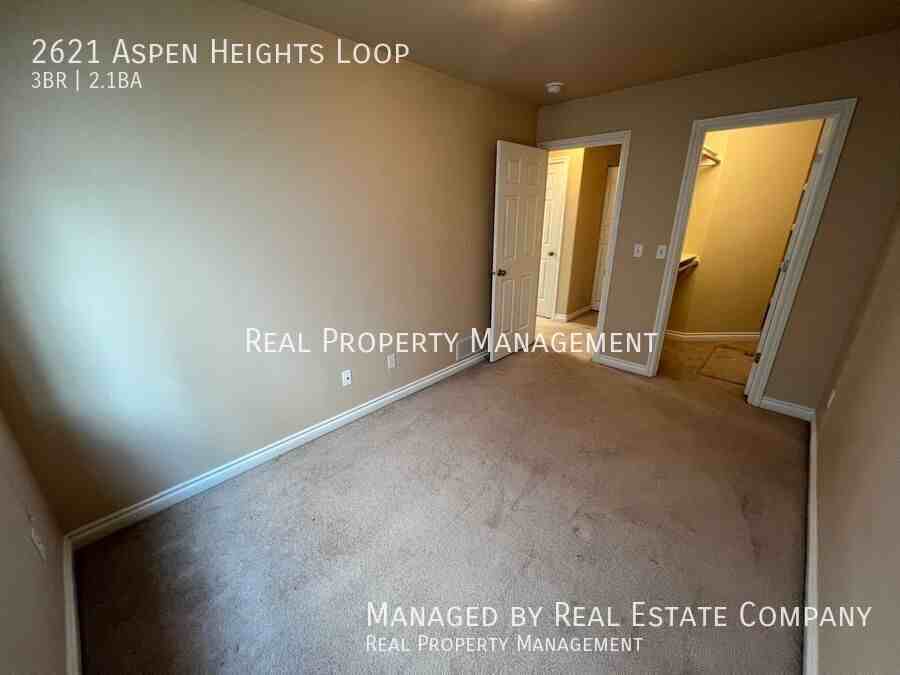 2621 Aspen Heights Loop - Photo 4 of 20