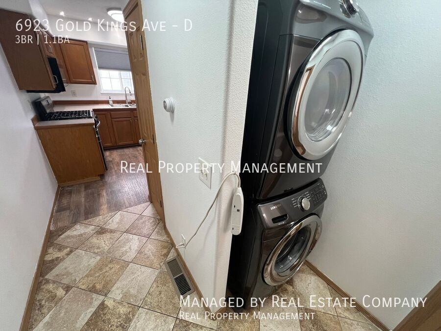6923 Gold Kings Ave #D - Photo 3 of 17