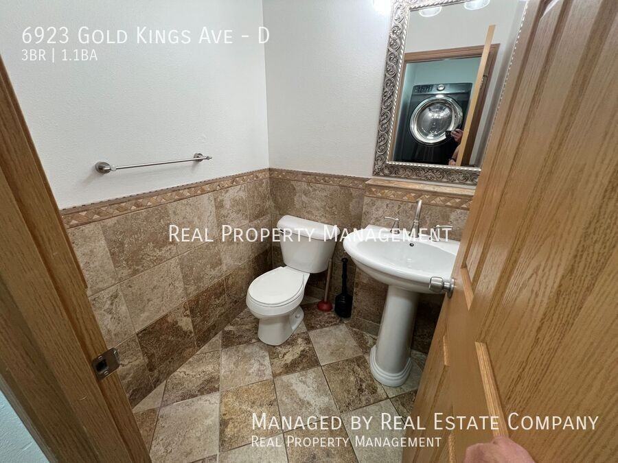 6923 Gold Kings Ave #D - Photo 4 of 17