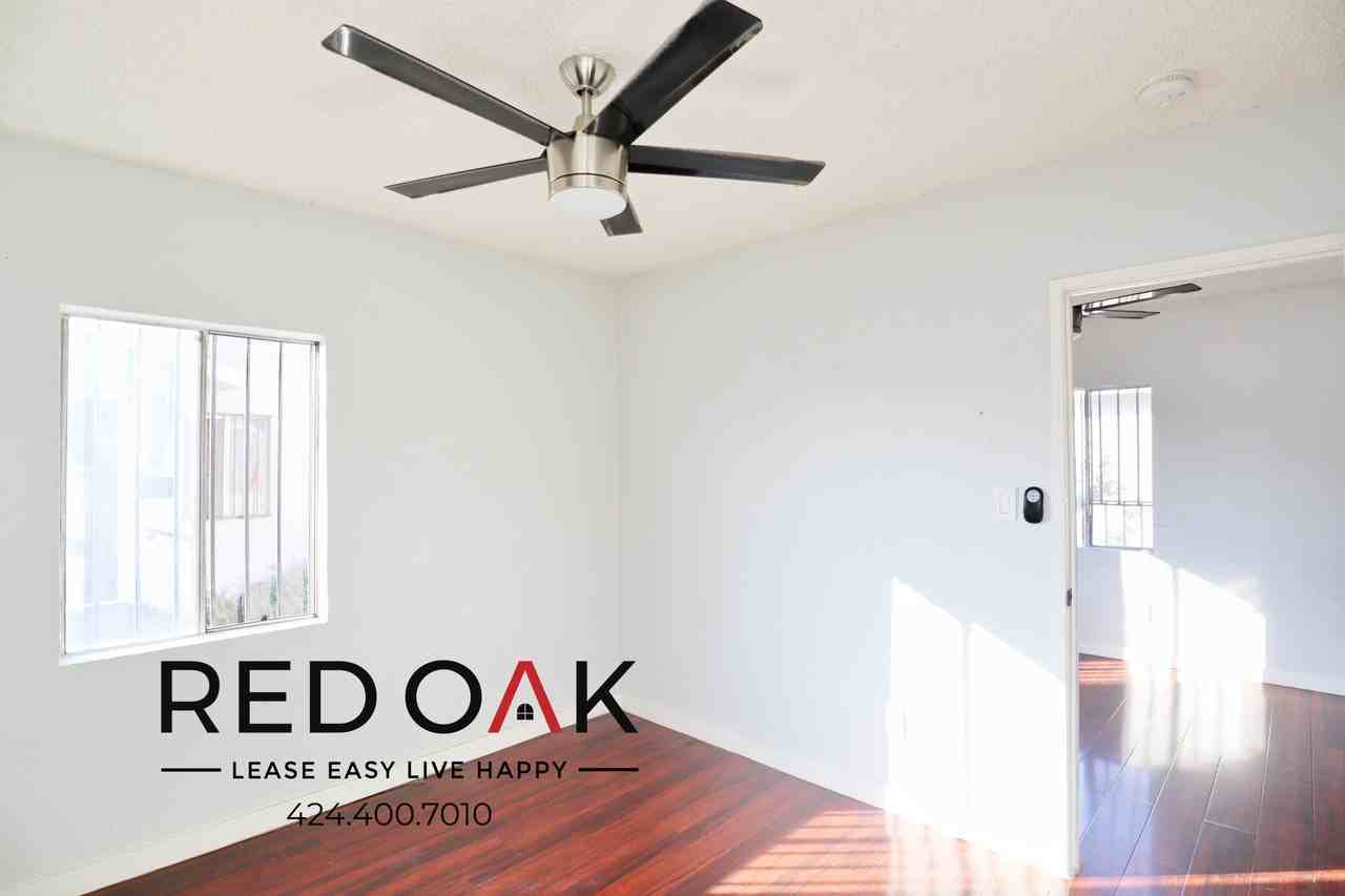 1184 E 52nd St #1184-3-4 - Photo 6 of 26