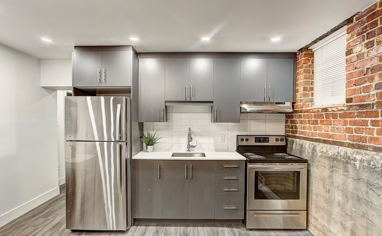 2077 Boulevard De Maisonneuve Ouest - Photo 3 of 12