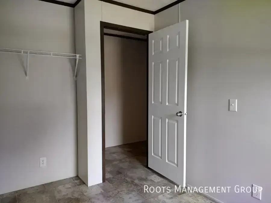3606 Aurora Ct - Photo 6 of 9