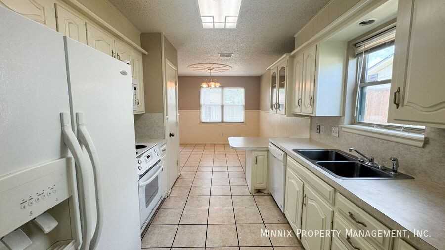 7820 Vernon Ave - Photo 4 of 35