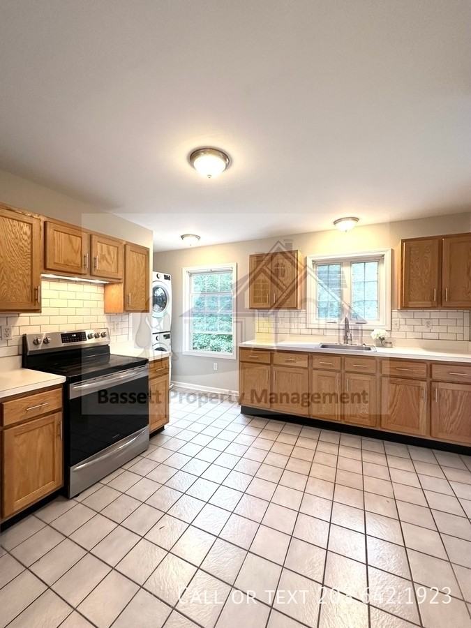 68 Lake St 2nd Fl - Photo 5 of 15
