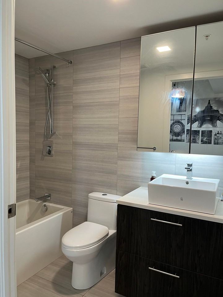 1048 Wellington Street #505 - Photo 7 of 10