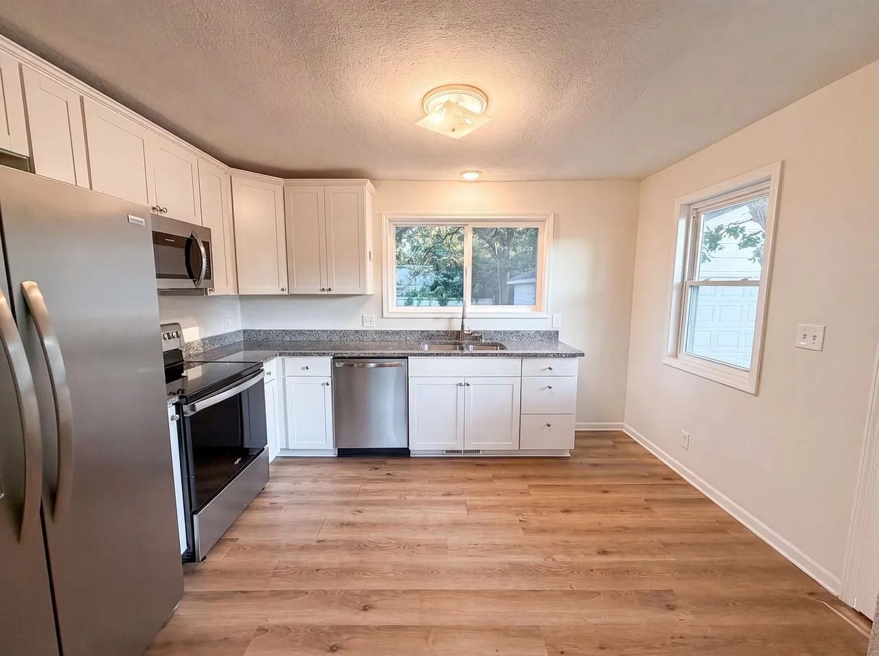 2084 Hillview Road - Photo 2 of 7