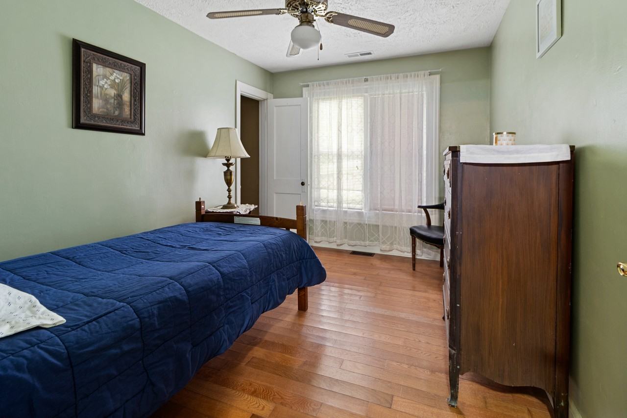 669 Whitaker St #NA - Photo 2 of 13