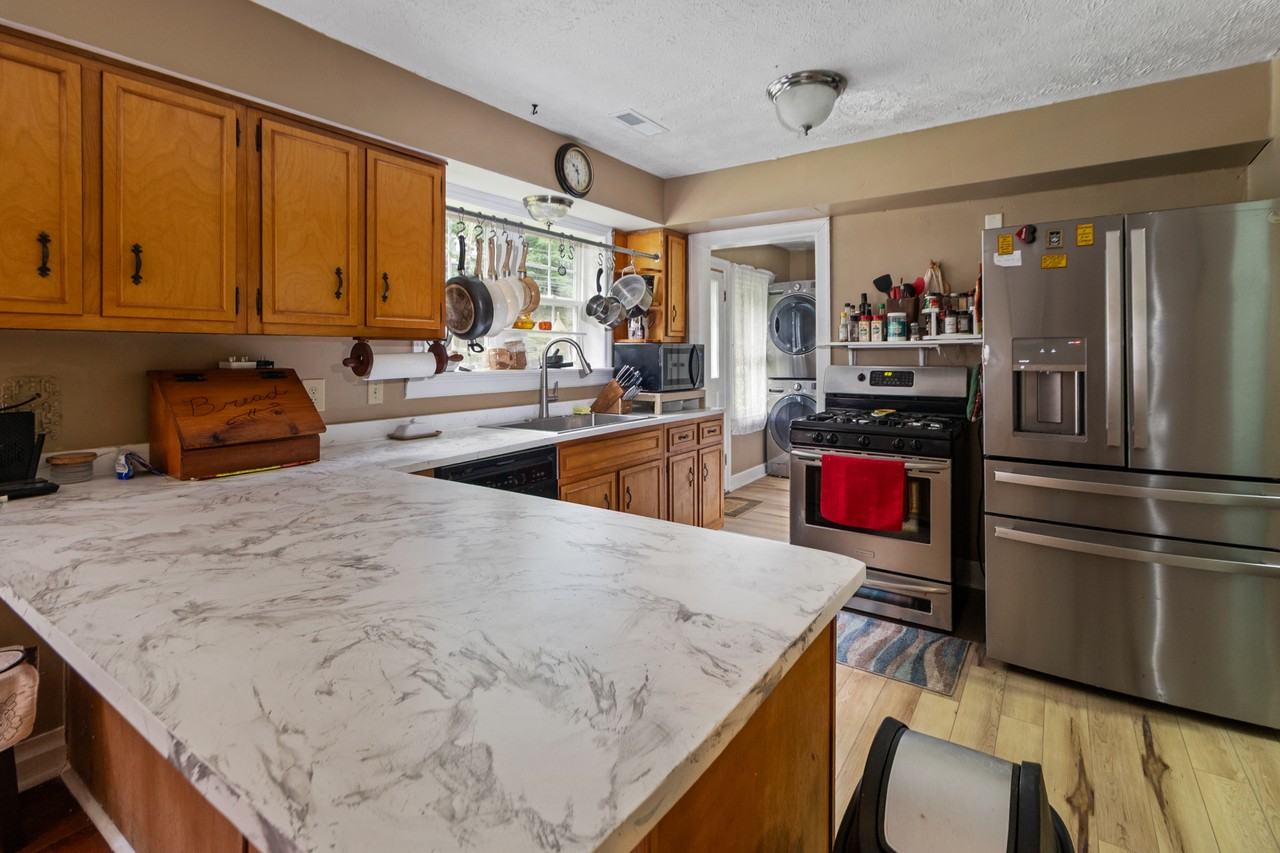 669 Whitaker St #NA - Photo 6 of 13