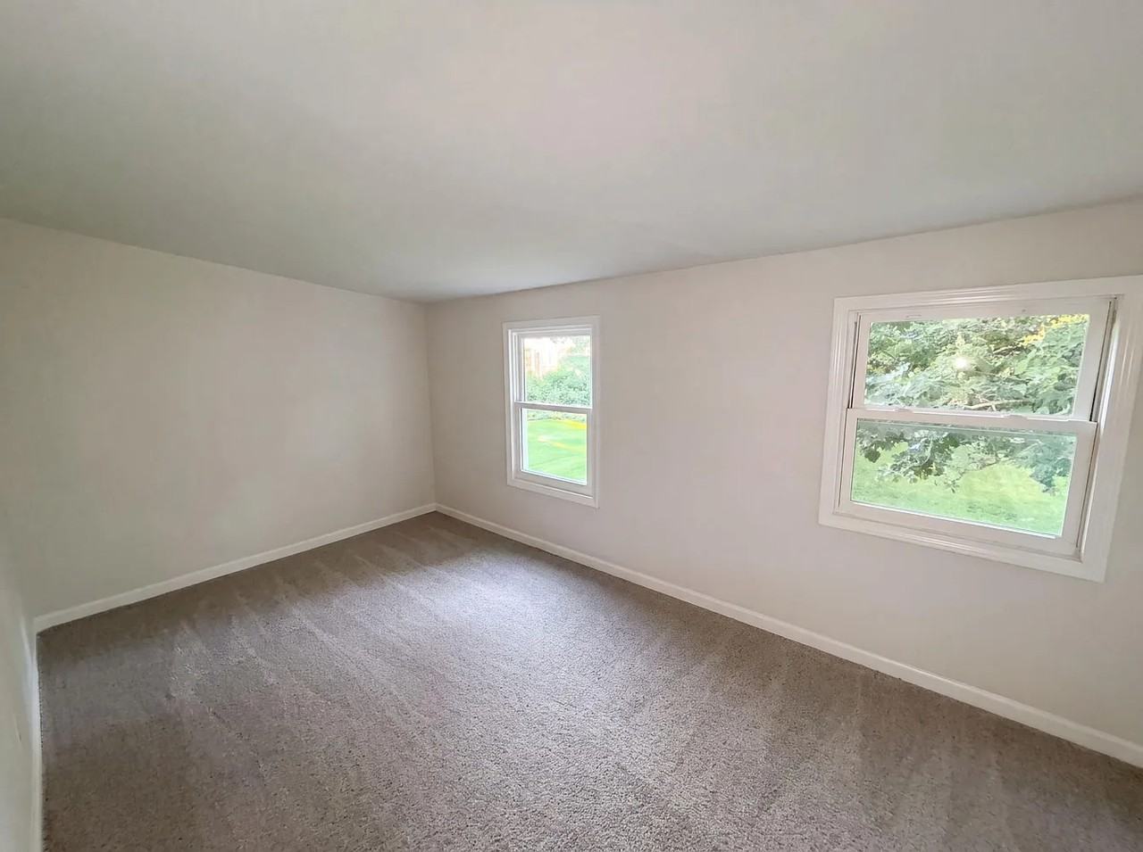 2084 Hillview Road - Photo 6 of 7