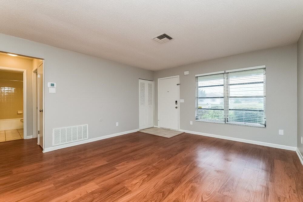 9350 Bayside Ct - Photo 4 of 16