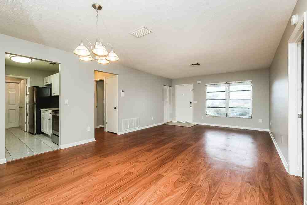 9350 Bayside Ct - Photo 5 of 16