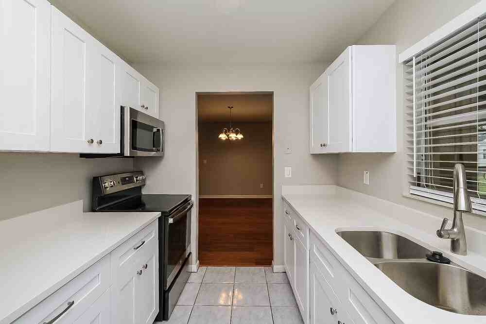 9350 Bayside Ct - Photo 6 of 16