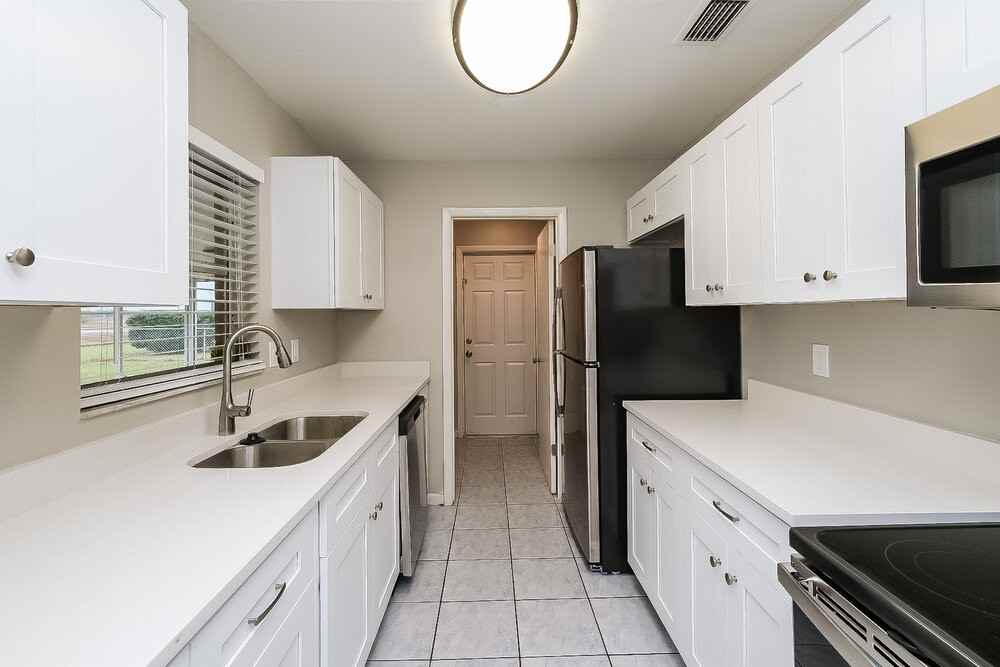 9350 Bayside Ct - Photo 7 of 16