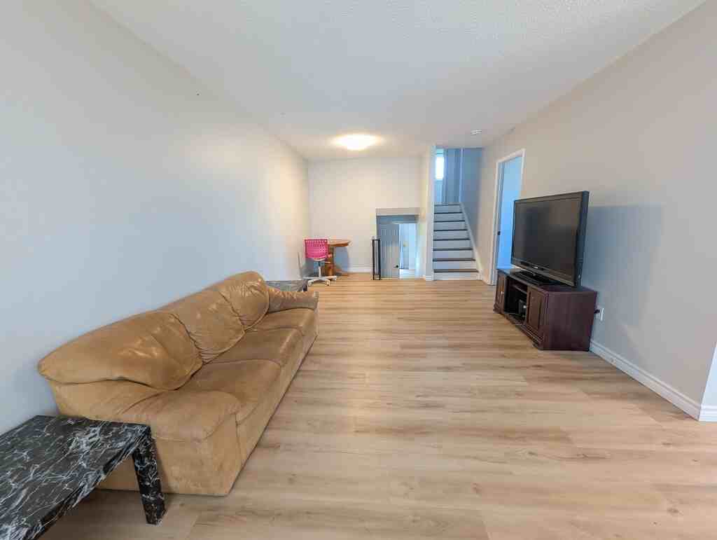 105 Tupper Drive - Photo 3 of 30