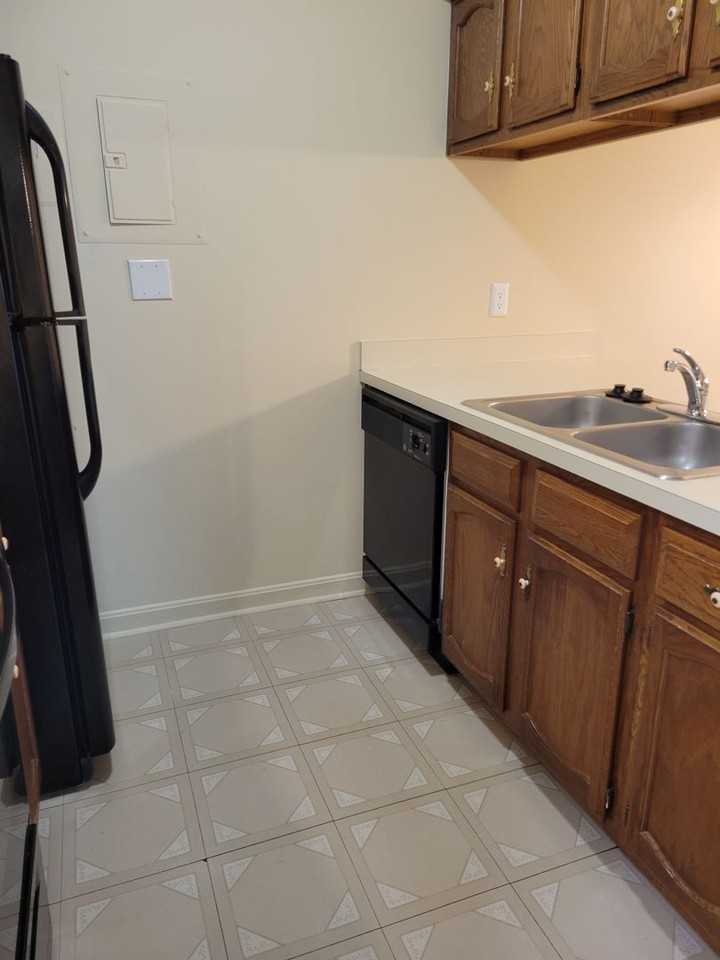 Lakewood Flats and Townhomes - Photo 5 of 17
