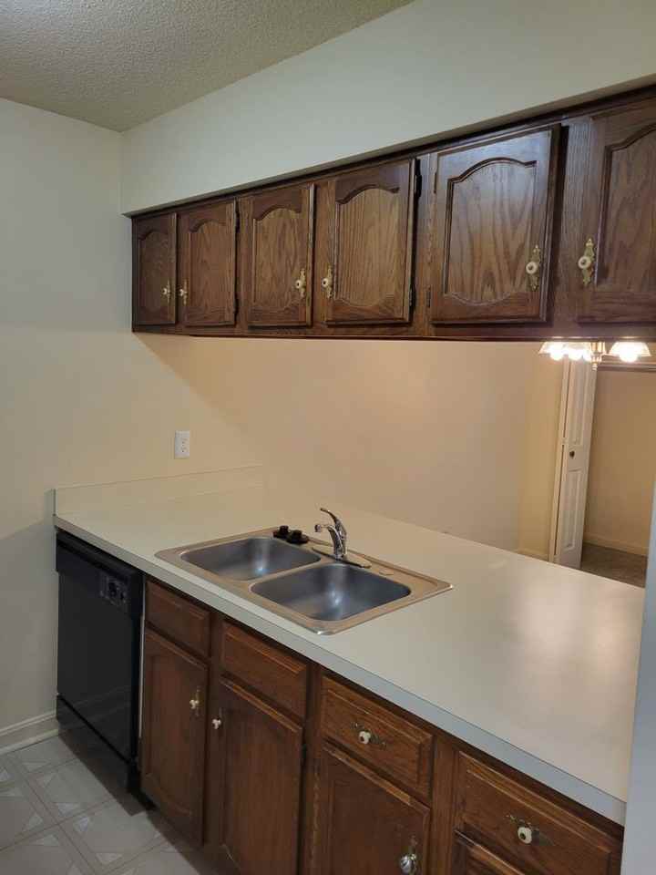 Lakewood Flats and Townhomes - Photo 6 of 17