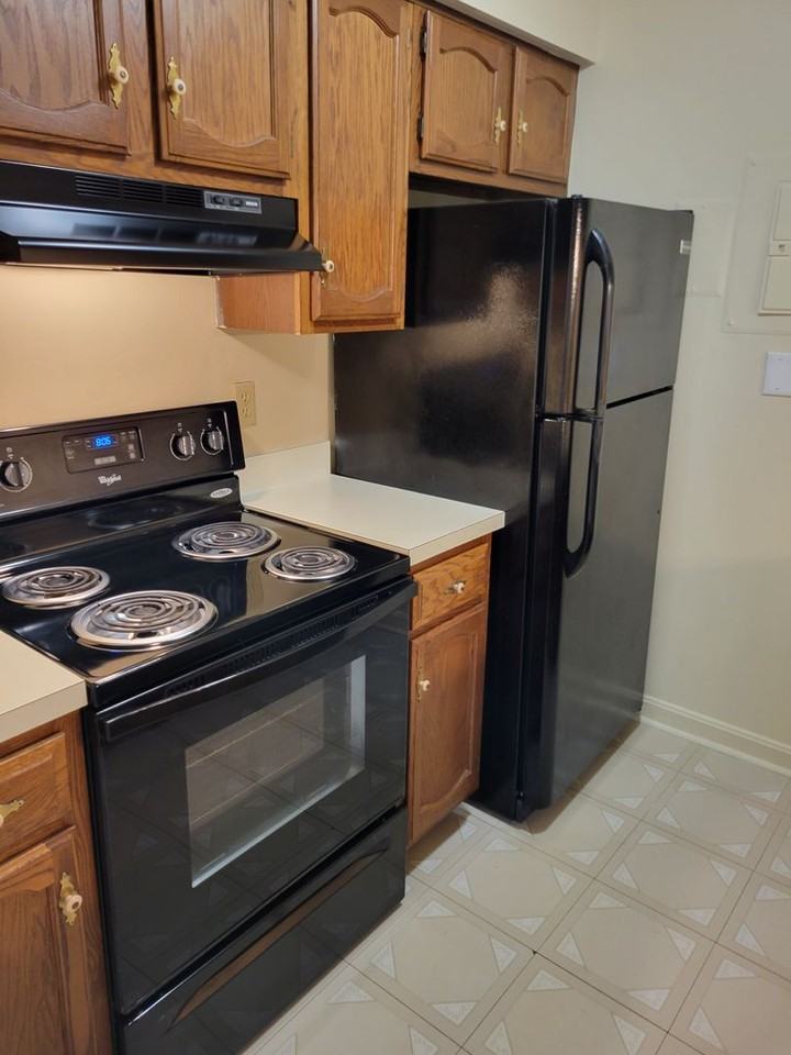 Lakewood Flats and Townhomes - Photo 7 of 17