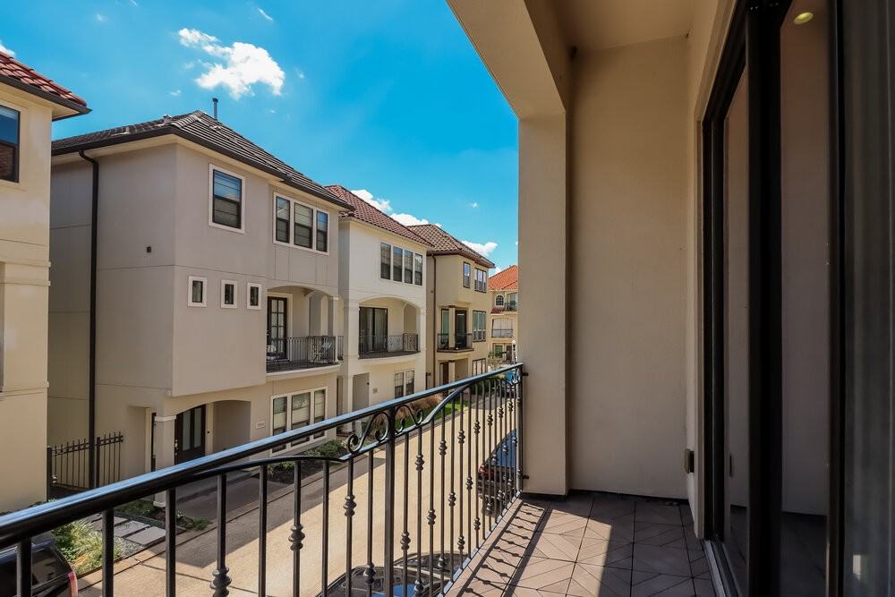 7226 Laguna Villas - Photo 5 of 17