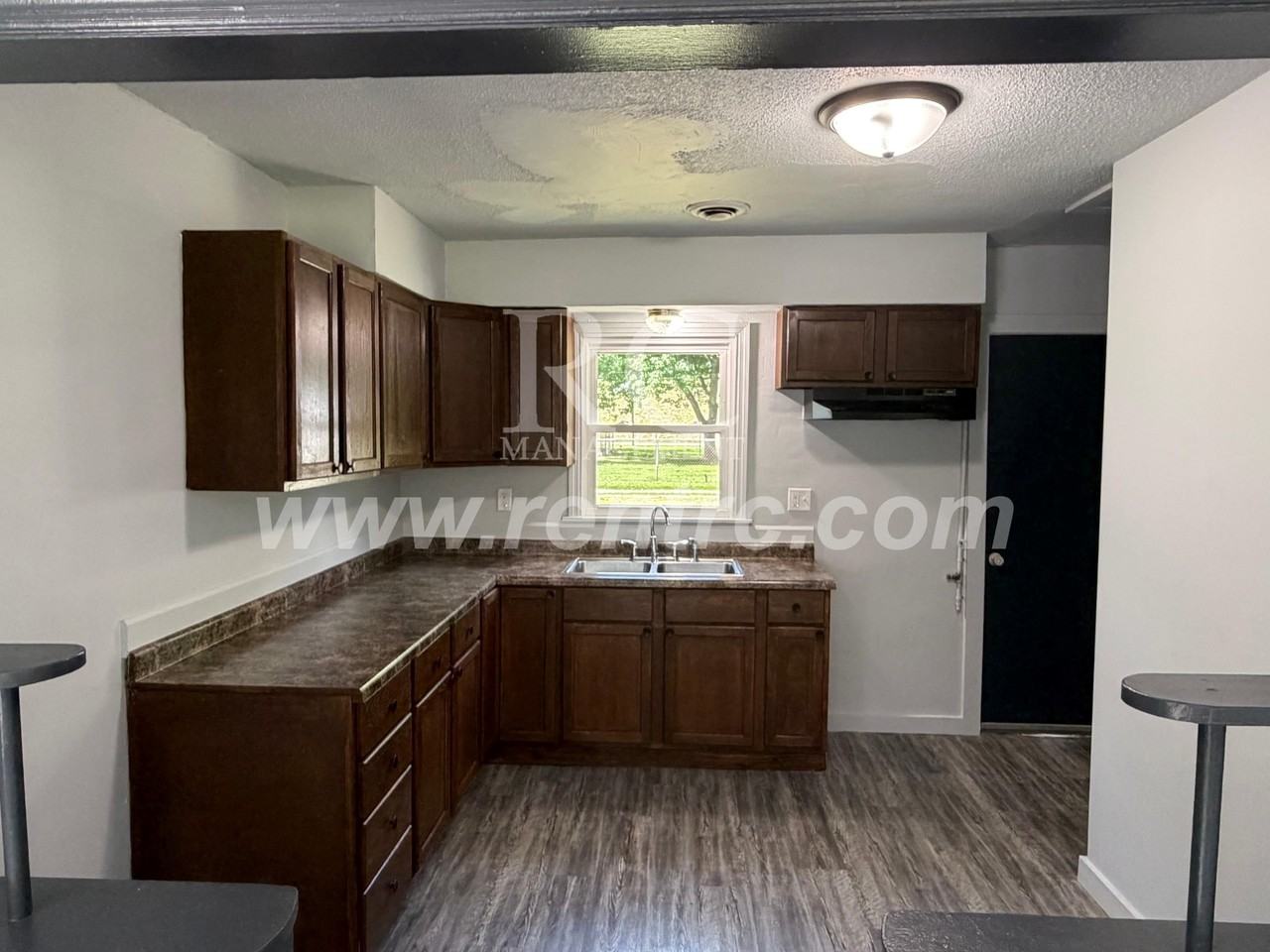 421 Ferndale Ave - Photo 2 of 9
